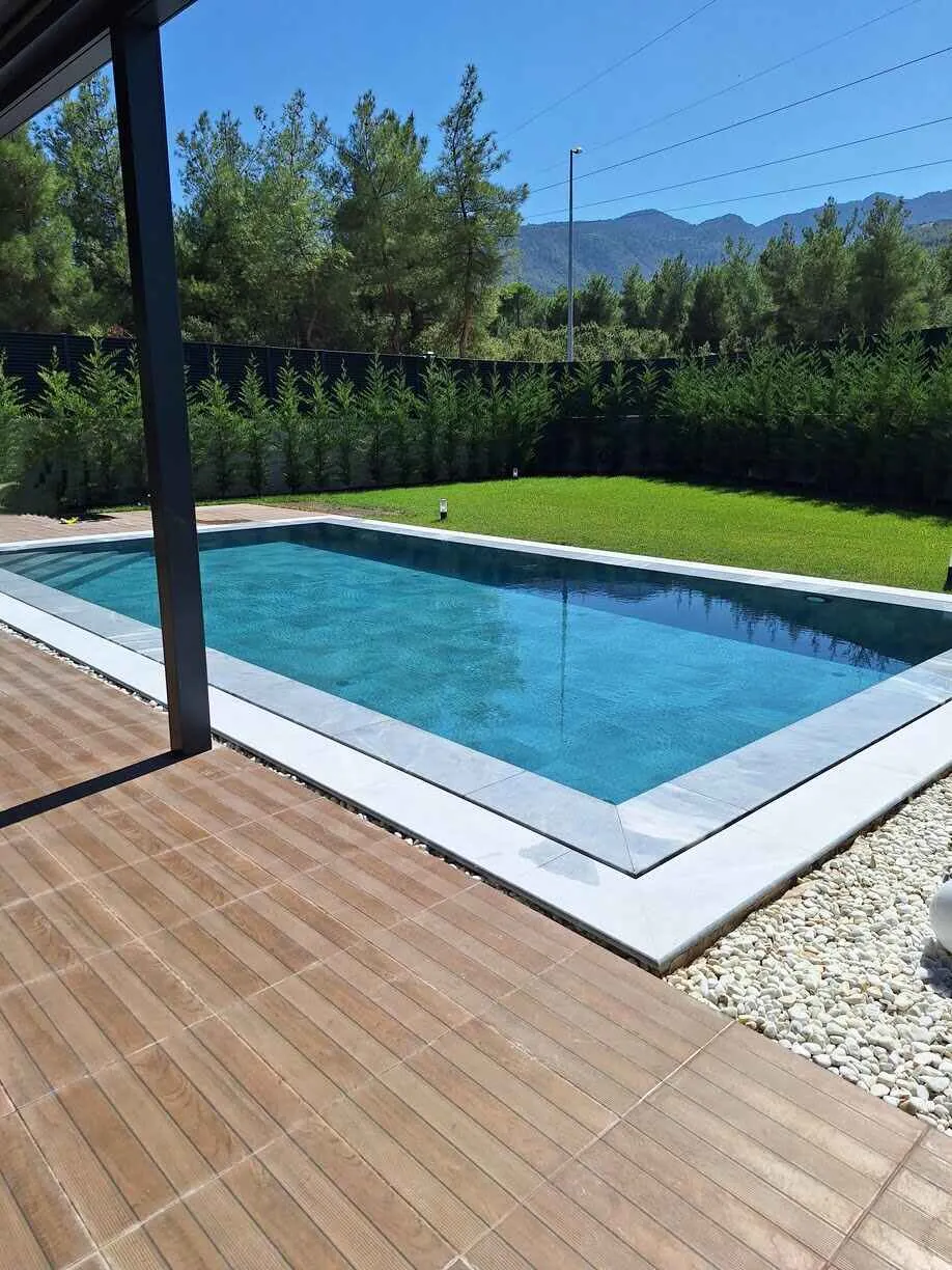 Doğanın renklerinin birarada olduğu mükemmel havuz.